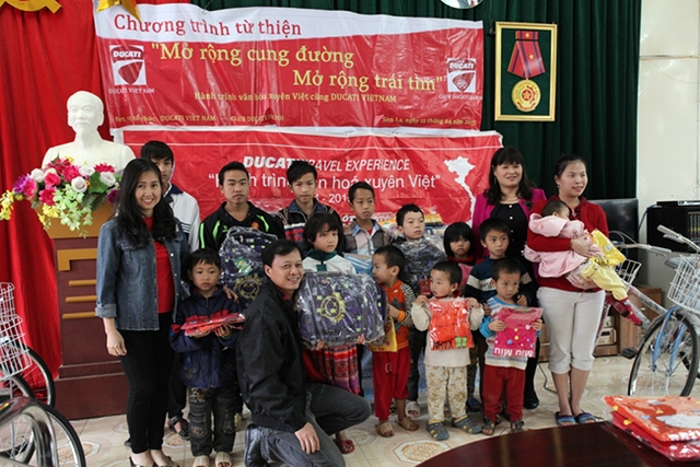Những phần quà được gửi tới các bé ở trung tâm nuôi dưỡng trẻ mồ côi Sơn La.