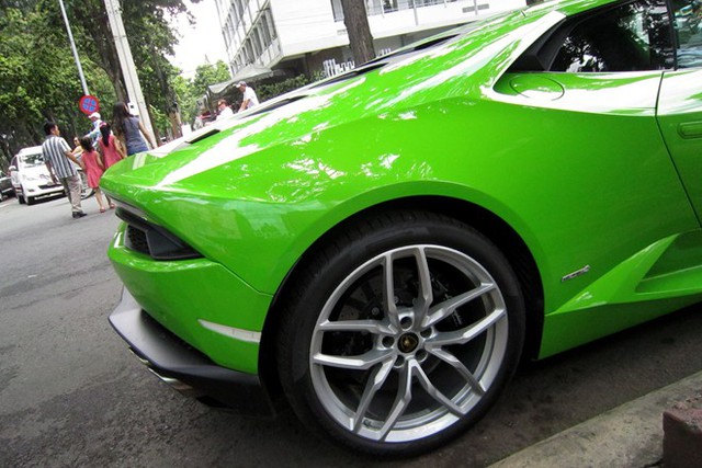 Lamborghini Huracan của thiếu gia Sài Gòn lần đầu xuống phố