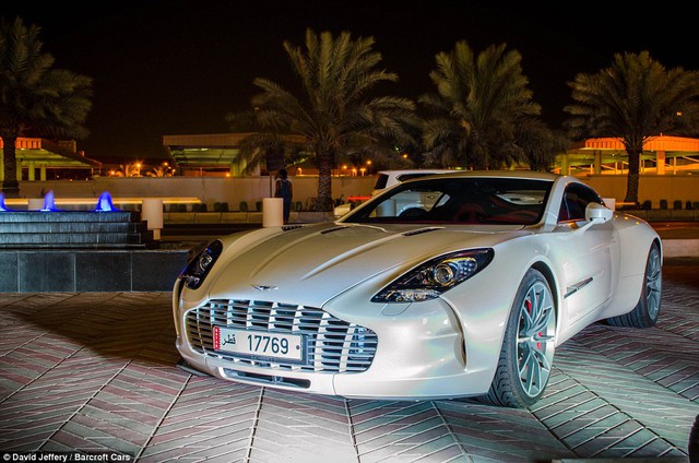 Siêu xe Aston Martin One-77 với đúng 77 chiếc được xuất xưởng cũng có mặt tại Qatar.