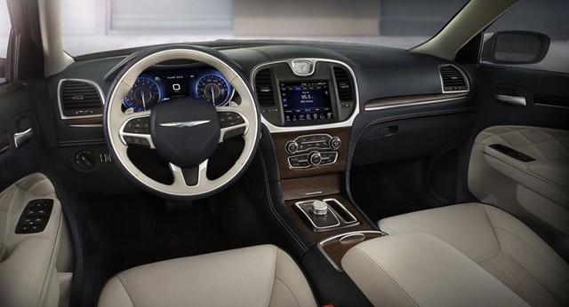 Chrysler 300C Platinum 2015 (51.175 USD)