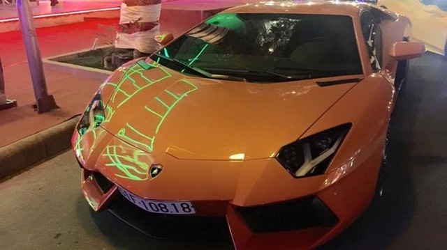 Lamborghini Aventador màu cam đeo biển đẹp tại Việt Nam.