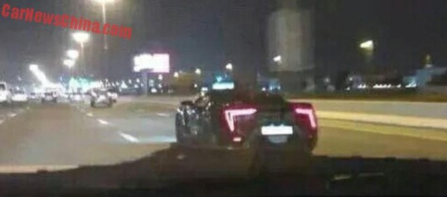 Siêu xe Lykan HyperSport chạy trên đường phố Thượng Hải trước khi triển lãm diễn ra.