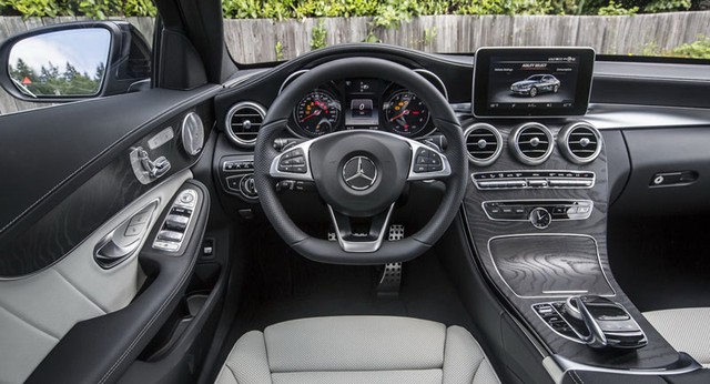 Mercedes-Benz C400 2015 (65.000 USD)
