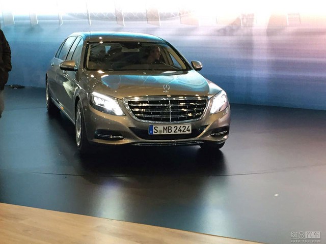 Hình ảnh &quot;sống&quot; của Mercedes-Maybach S600 Pullman tại triển lãm Geneva 2015 trước giờ ra mắt.