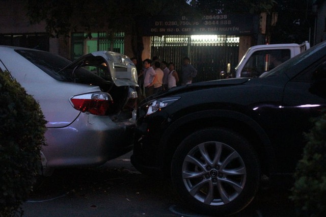 Chiếc Toyota Vios có vẻ bị hư hỏng nặng nhất (Ảnh: Nguyen Duy Linh/Otofun).