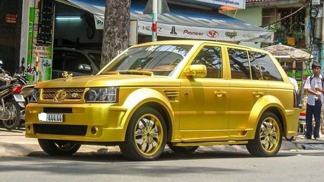 &quot;Bộ cánh&quot; vàng toàn thân trước đó của chiếc Range Rover. (Ảnh: Auto-Pro)