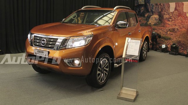 Nissan Navara thế hệ mới ra mắt thị trường Việt.