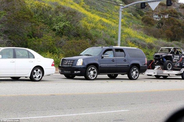 Chiếc Cadillac Escalade của ông Jenner chạy sau xe Lexus trước khi vụ tai nạn xảy ra.