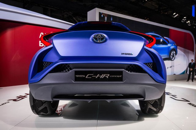Toyota C-HR trong triển lãm Paris 2014.