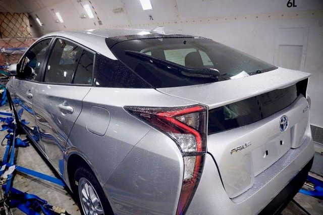 Đánh giá chi tiết về Toyota Prius 2015