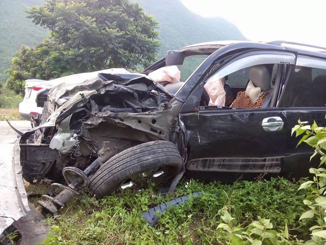 Toyota RAV4 bị hư hỏng nặng sau vụ tai nạn ở tốc độ cao. Ảnh: Trần Khải/Otofun