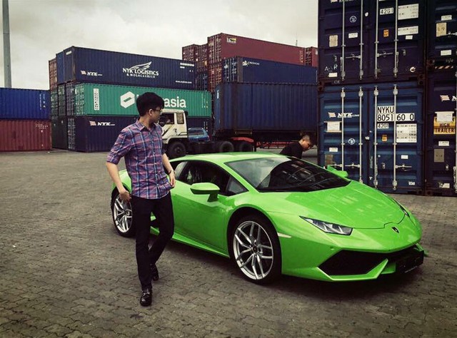 Chiếc siêu xe Lamborghini Huracan màu xanh cốm tuyệt đẹp của đại gia Phan Thành. Ảnh: FBNV