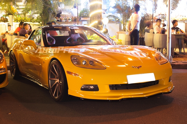 Corvette C6 với ngoại thất màu vàng bắt mắt cùng gói độ 200 triệu đồng.