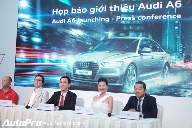 Đại diện Audi Việt Nam cùng đại sứ mới của Audi A6 - siêu mẫu Thanh Hằng.
