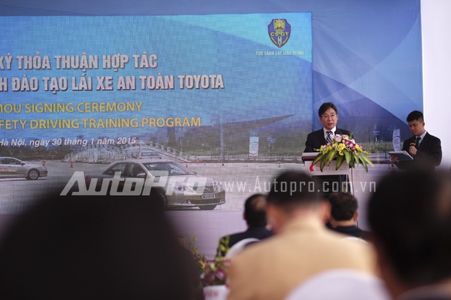 Ông Yoshihisa M aruta - Tổng giám đốc Toyota Việt Nam phát biểu tại lễ ký kết.