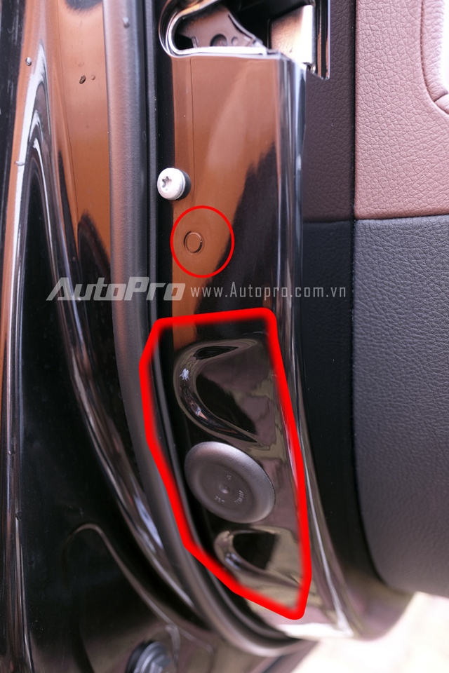 Điểm tròn đánh dấu trên thân xe cùng những đường cong mềm luôn là điểm nhận biết xem phần khung vỏ xe có còn nguyên bản hay không.