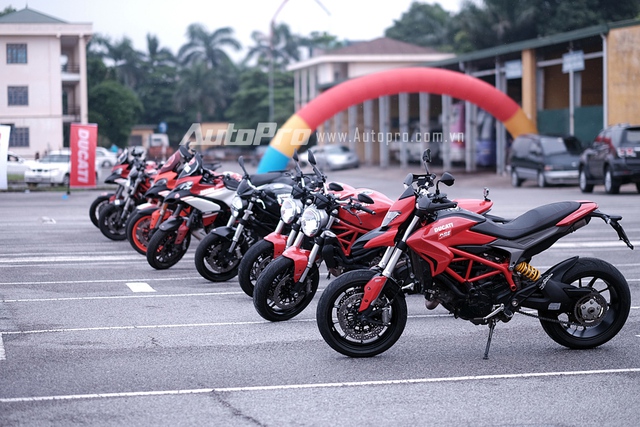 D&agrave;n xe Ducati sẵn s&agrave;ng cho buổi tập huấn DRE.