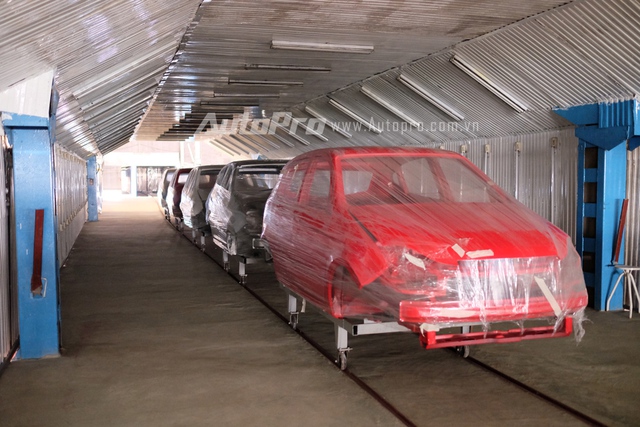 Những chiếc xe Vinaxuki VG sau khi hoàn thiện sơn phần khung vỏ.