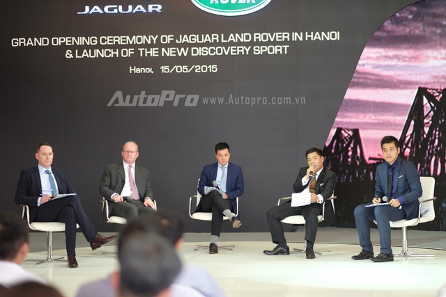 Ban điều hành Jaguar Land Rover trả lời báo chí những vấn đề mà dư luận thắc mắc.