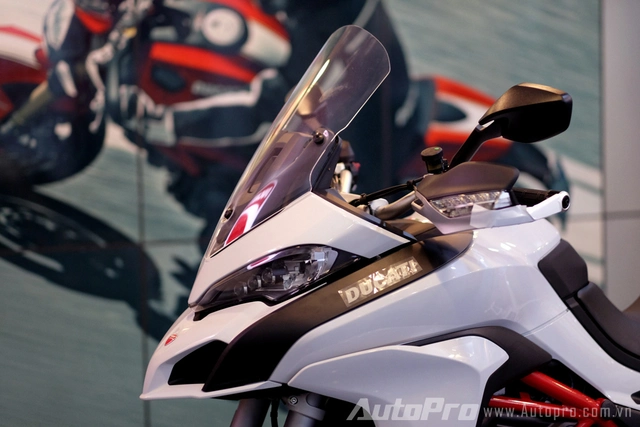 Từ góc nhìn ngang, đầu xe Multistrada gợi nhớ tới một chú diều hâu.