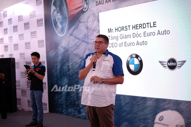 Ông Horst Herdtle - Tổng giám đốc Euro Auto phát biểu trong buổi huấn luyện.