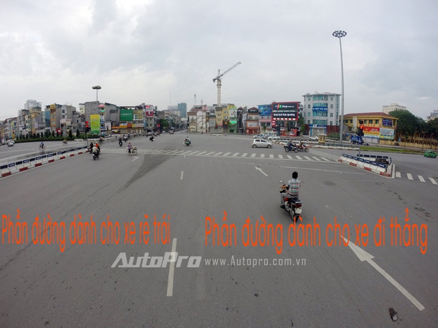 2 phần đường dành cho phương tiện rẽ trái và đi thẳng khá rộng nên nhiều lái xe đã sử dụng nhầm phần đường dành cho xe rẽ trái để đi thẳng về phía Nguyễn Lương Bằng.