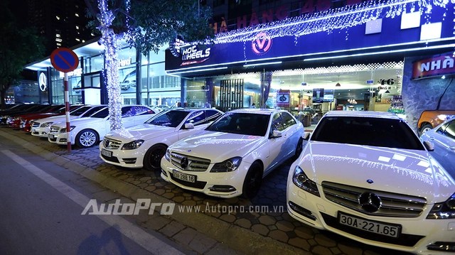 Hàng chục xe Mercedes C-Class đã có mặt tại buổi ra mắt C-Club.
