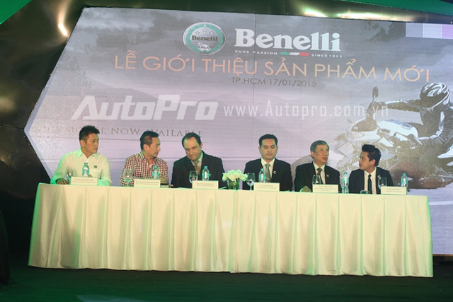 Đại diện của Benelli và lãnh đạo công ty Motorrock Việt Nam.