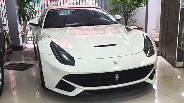 C:\Users\Windy\Desktop\Text\New folder\autopro-ferrari-f12-berlinetta-viet-nam-1434508307553-crop1434508315960p.jpg