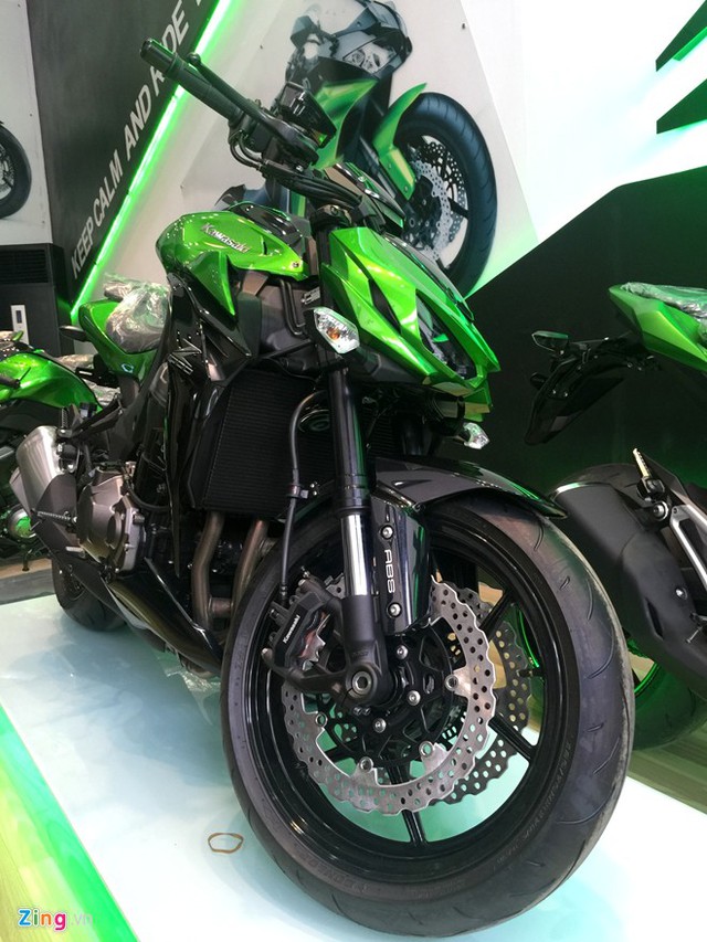 Kawasaki Z1000 tại một showroom của Kawasaki  (Ảnh: Zing News)