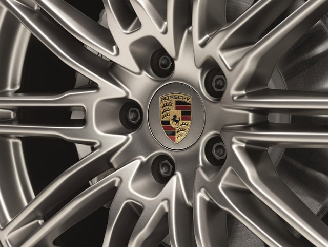 Chụp mâm với logo Porsche