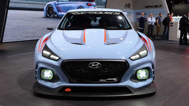 Trái tim của Hyundai RN30 là khối động cơ xăng 4 xy-lanh, tăng áp, dung tích 2.0 lít, sản sinh công suất tối đa 380 mã lực và mô-men xoắn cực đại 451 Nm. Sức mạnh được truyền tới cả 4 bánh thông qua hộp số ly hợp kép.