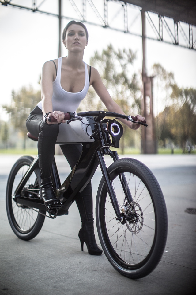 
Chiếc xe đạp điện Bicicletto mang kiểu dáng Cafe Racer cực chất.
