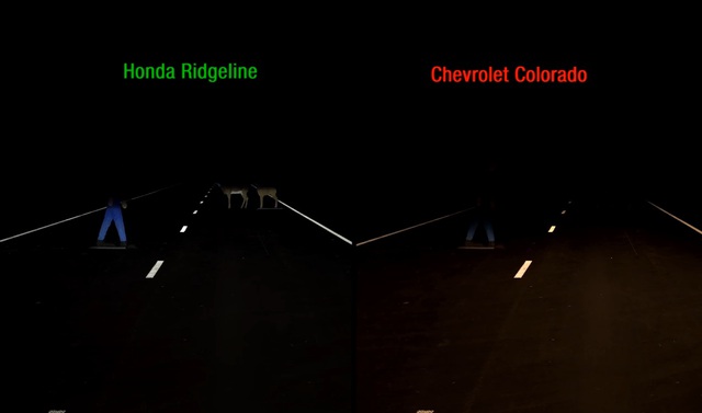 
So sánh khả năng chiếu sáng của đèn pha trên Honda Ridgeline 2017 và Chevrolet Colorado 2016.
