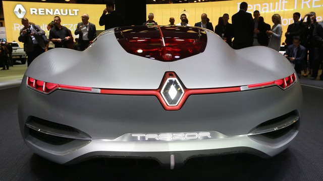 
Hiện hãng Renault chưa công bố phạm vi hoạt động giữa các lần sạc của Trezor Concept. Chỉ biết, xe được trang bị 2 cụm pin làm mát bằng không khí cỡ lớn nằm trên đầu và đuôi xe để tối ưu hóa tỷ lệ phân bổ trọng lượng.
