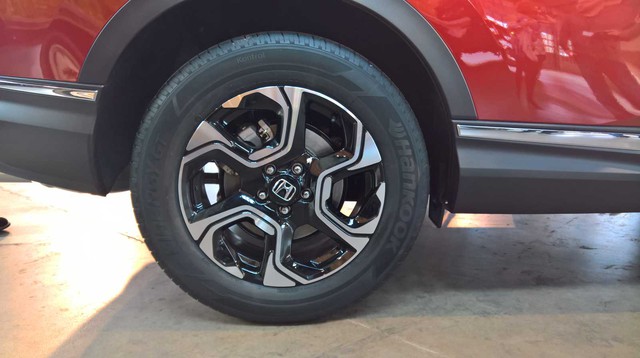 
Theo kế hoạch, Honda CR-V thế hệ mới sẽ chính thức trình làng trong triển lãm Los Angeles 2016 diễn ra vào tháng 11 tới. Hiện giá bán của đối thủ dành cho Mazda CX-5, Hyundai Tucson và Toyota RAV4 vẫn chưa được công bố.
