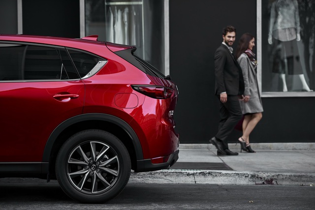 
Hiện giá bán của Mazda CX-5 2017 vẫn chưa được công bố.
