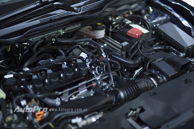 
Bên dưới nắp ca-pô của Honda Civic thế hệ mới là khối động cơ tăng áp, dung tích 1,5 lít, sản sinh công suất tối đa 170 mã lực tại 5.500 vòng/phút và mô-men xoắn cực đại 220 Nm tại 5.500 vòng/phút.
