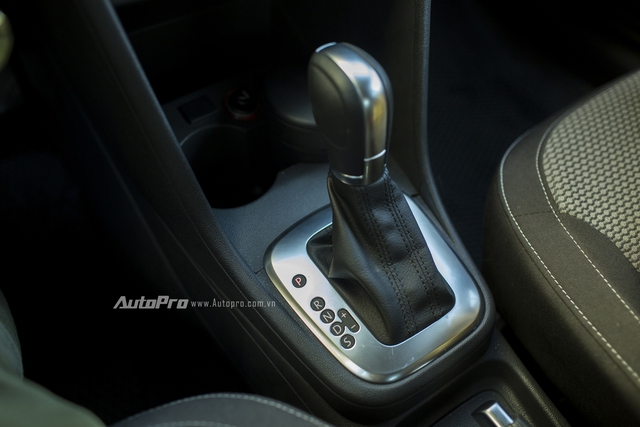 
Hộp số tự động 6 cấp linh hoạt giúp mang lại cảm giác lái thú vị cho Volkswagen Polo hatchback.
