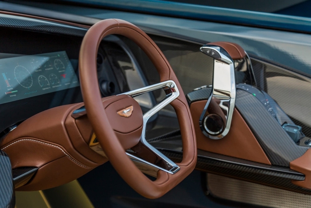 
Nội thất của chiếc Aston Martin AM37 vẫn sử dụng chất liệu da cao cấp.
