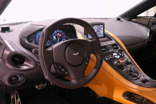 
Lần đầu tiên trình làng trong triển lãm Geneva 2009, Aston Martin One-77 gây choáng với giá bán cực cao, lên đến 1,15 triệu Bảng, tương đương 1,83 triệu USD. Với số lượng sản xuất chỉ đúng 77 chiếc, siêu xe hàng đầu của gia đình Aston Martin đã nhanh chóng cháy hàng vào đầu năm 2012.
