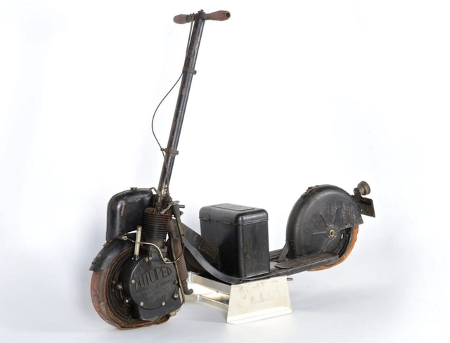 
Nguyên bản của chiếc scooter được xem là đầu tiên trên thế giới - Automoped.
