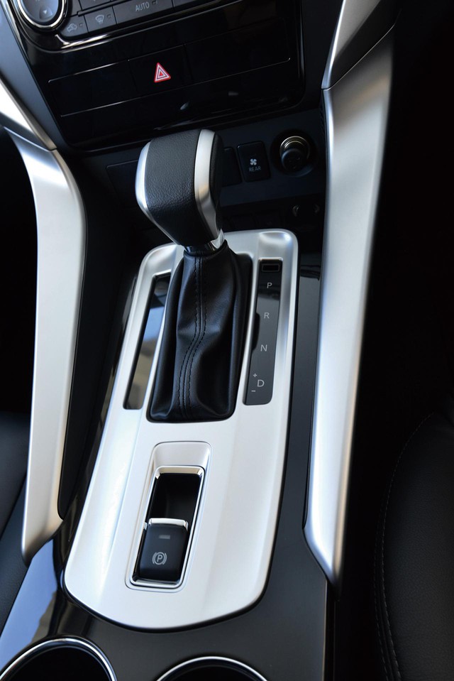 Với hộp số tự động 8 cấp mới, Mitsubishi Pajero Sport 2016 tiết kiệm nhiên liệu hơn 17% so với phiên bản cũ.