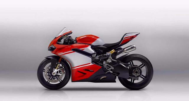 
Qua những hình ảnh này, có thể thấy siêu mô tô Ducati 1299 Superleggera mới được trang bị bộ khung, tay đòn và la-zăng bằng sợi carbon. 
