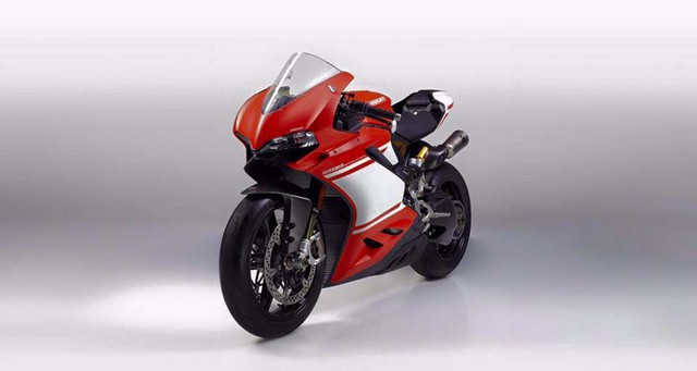 
Ducati 1299 Superleggera 2017 có tên mã Project 1408 là mẫu siêu mô tô thể thao dự kiến sẽ trình làng trong triển lãm EICMA năm nay. 
