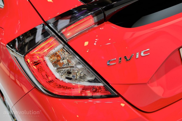 
Dự kiến, Honda Civic Hatchback 2017 sẽ được bày bán tại hơn 70 thị trường trên toàn thế giới. Hiện giá bán của Honda Civic Hatchback 2017 tại châu Âu vẫn chưa được công bố. Trong khi đó, tại thị trường Mỹ, Honda Civic Hatchback 2017 có giá khởi điểm chỉ 19.700 USD, tương đương 439 triệu Đồng.
