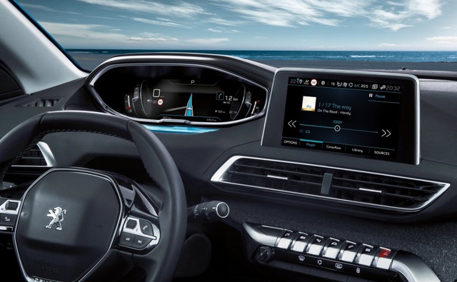 Theo hãng Peugeot, 5008 thế hệ mới có khả năng cách âm xuất sắc và ghế trước ôm lấy thân người ngồi, đi kèm hệ thống mát-xa đa điểm tùy chọn. Hệ thống âm thanh Focal Premium Hi-Fi, đĩa sạc không dây Qi, định vị TomTom và cửa sổ trời Panorama là những trang thiết bị đáng chú ý khác của Peugeot 5008 2017.