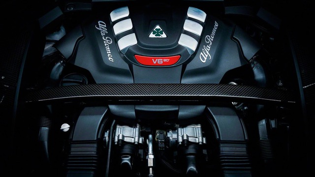 
Động cơ của mẫu SUV mới đến từ Ý là loại máy xăng V6, tăng áp kép, dung tích 2,9 lít lấy từ Giulia Quadrifoglio và do Ferrari sản xuất. Động cơ này cũng tạo ra công suất tối đa 505 mã lực và mô-men xoắn cực đại 443 lb-ft. Nhờ đó, Alfa Romeo Stelvio có thể tăng tốc từ 0-96 km/h trong 3,9 giây và đạt vận tốc tối đa 284 km/h.
