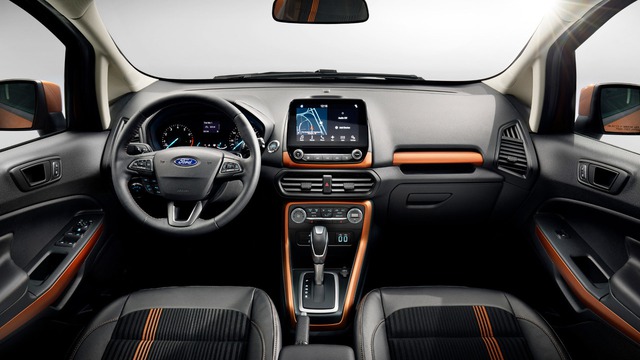 
Bên trong Ford EcoSport 2018 có hệ thống thông tin giải trí SYNC 3, hỗ trợ ứng dụng Apple CarPlay và Android Auto, đi kèm màn hình cảm ứng 8 inch. Thêm vào đó là tính năng Sync Connect với ứng dụng FordPass cho phép người lái khởi động, khóa và mở cửa bằng Bluetooth.
