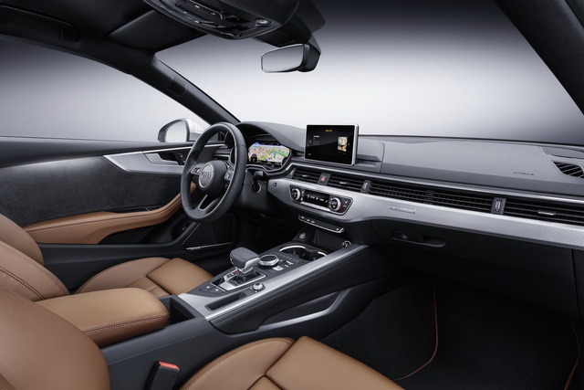 
Chưa hết, Audi A5 và S5 Coupe 2018 còn có những tính năng công nghệ cao như buồng lái ảo, màn hình màu hiển thị thông tin trên kính chắn gió, ứng dụng Apple CarPlay, Android Auto và Wifi 4G LTE.
